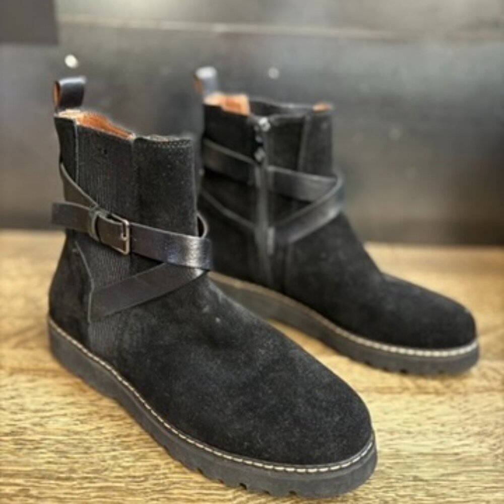 Donald Pliner Women's Captain Suede Bootie Black